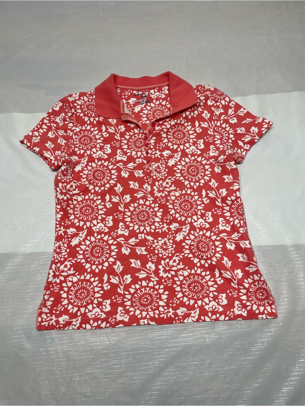 Basic Editions Red and White Floral Polo Shirt Sz: Medium